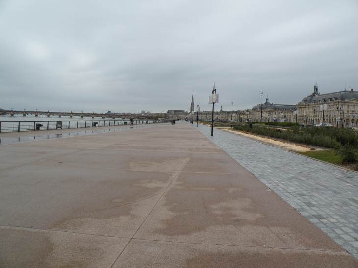  quai aménagé pour les piétons